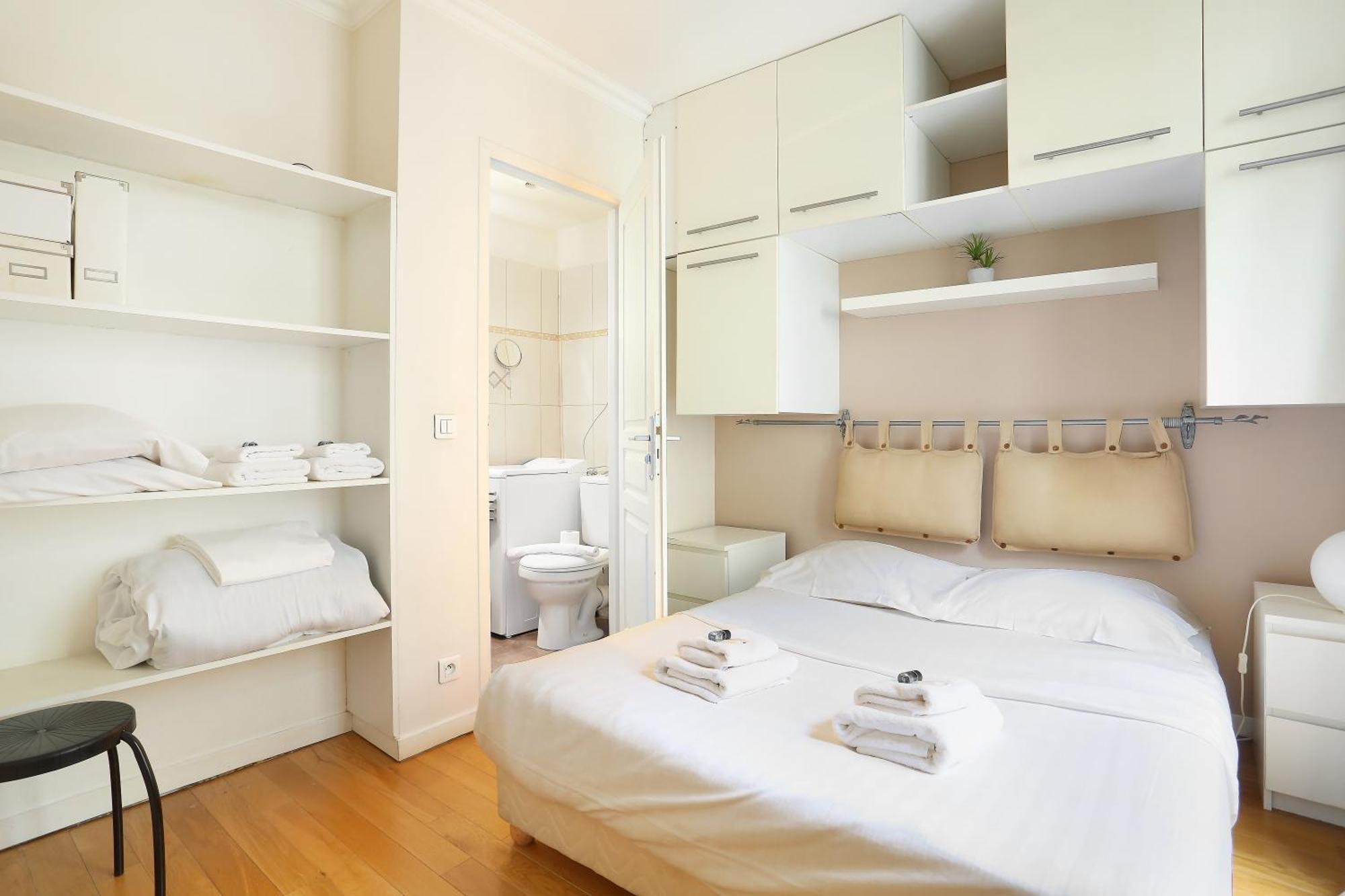 Pick A Flat'S Apartments In Batignolles - Rue Biot Париж Экстерьер фото