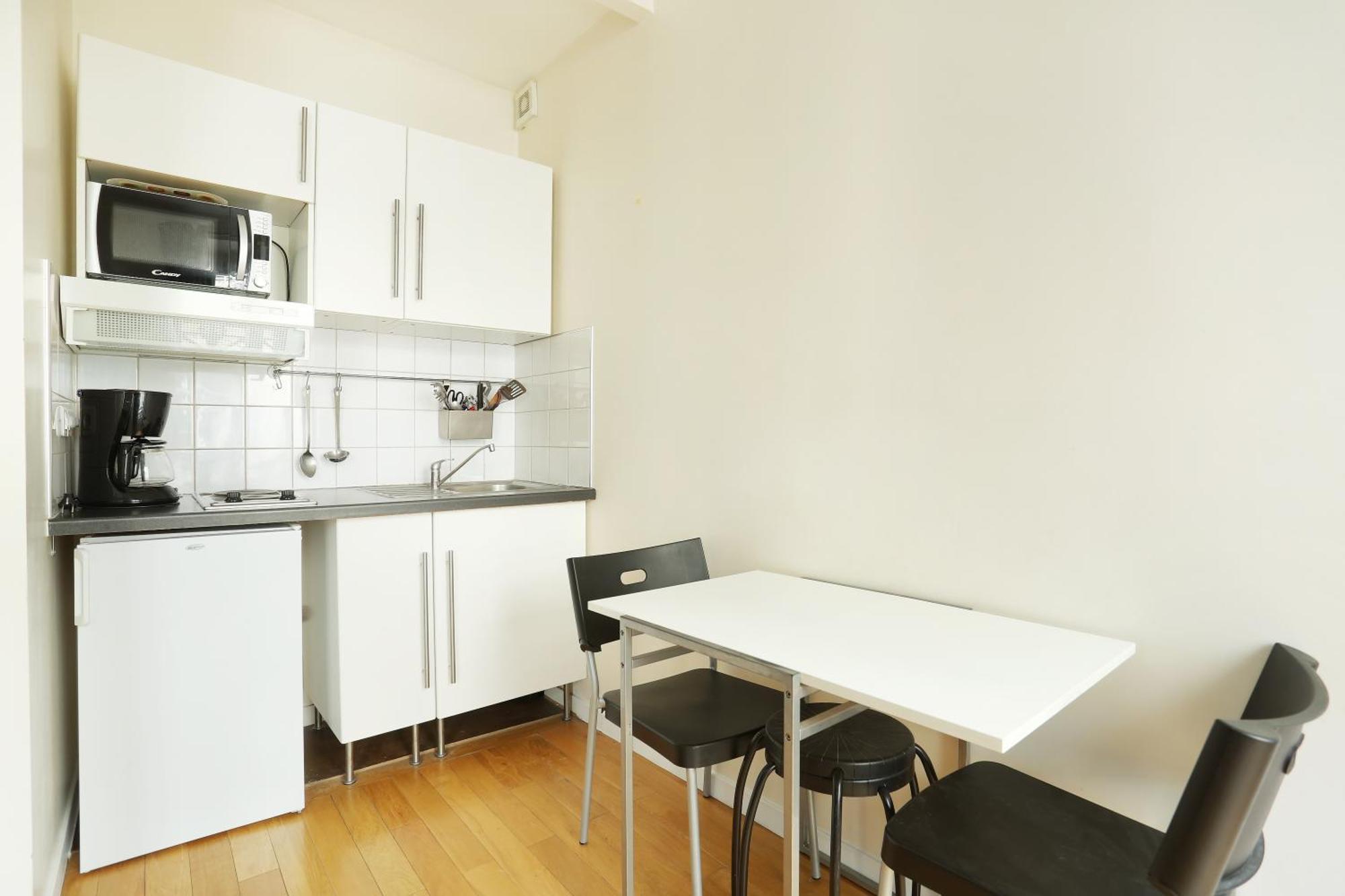 Pick A Flat'S Apartments In Batignolles - Rue Biot Париж Экстерьер фото