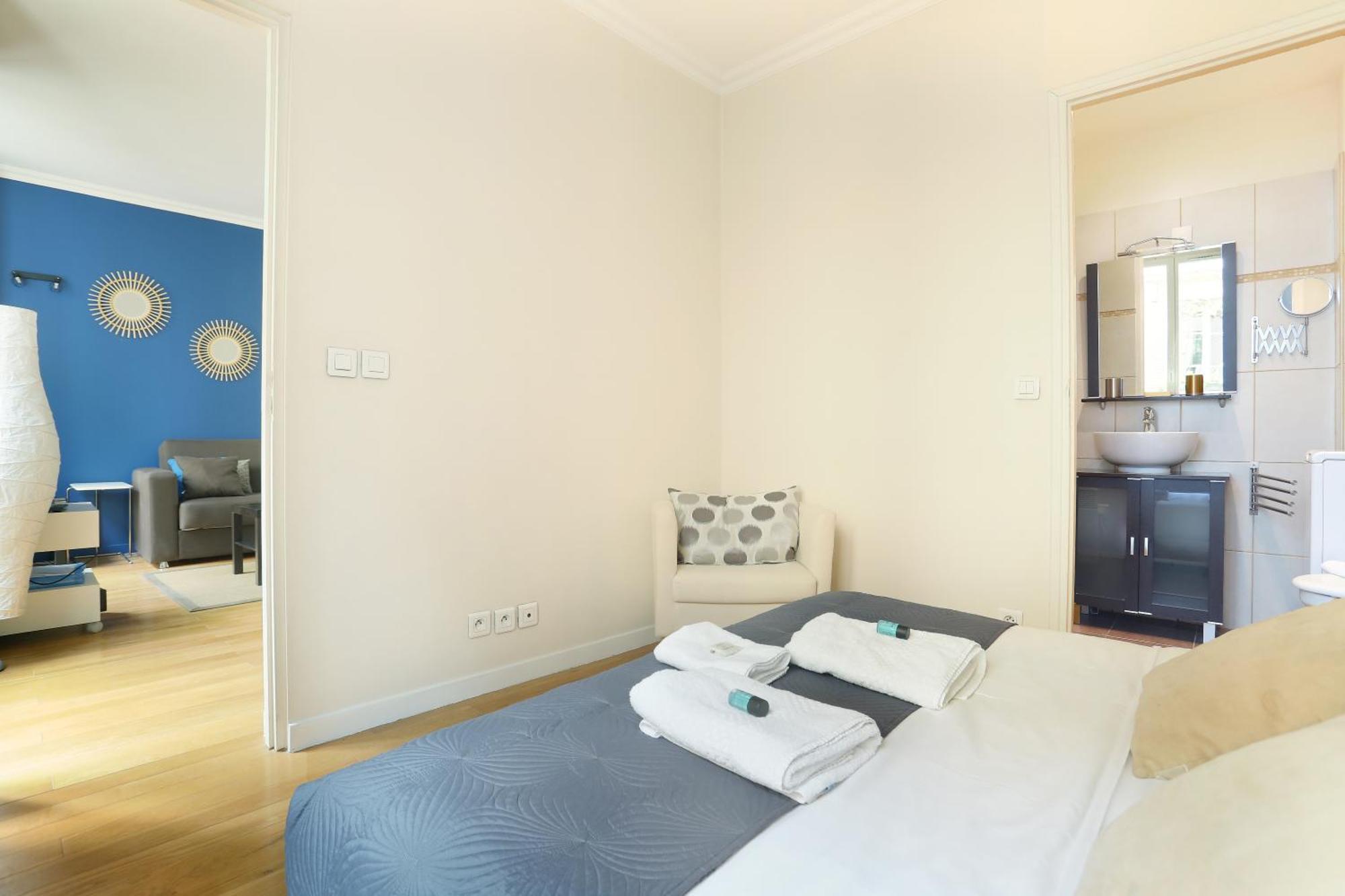 Pick A Flat'S Apartments In Batignolles - Rue Biot Париж Экстерьер фото